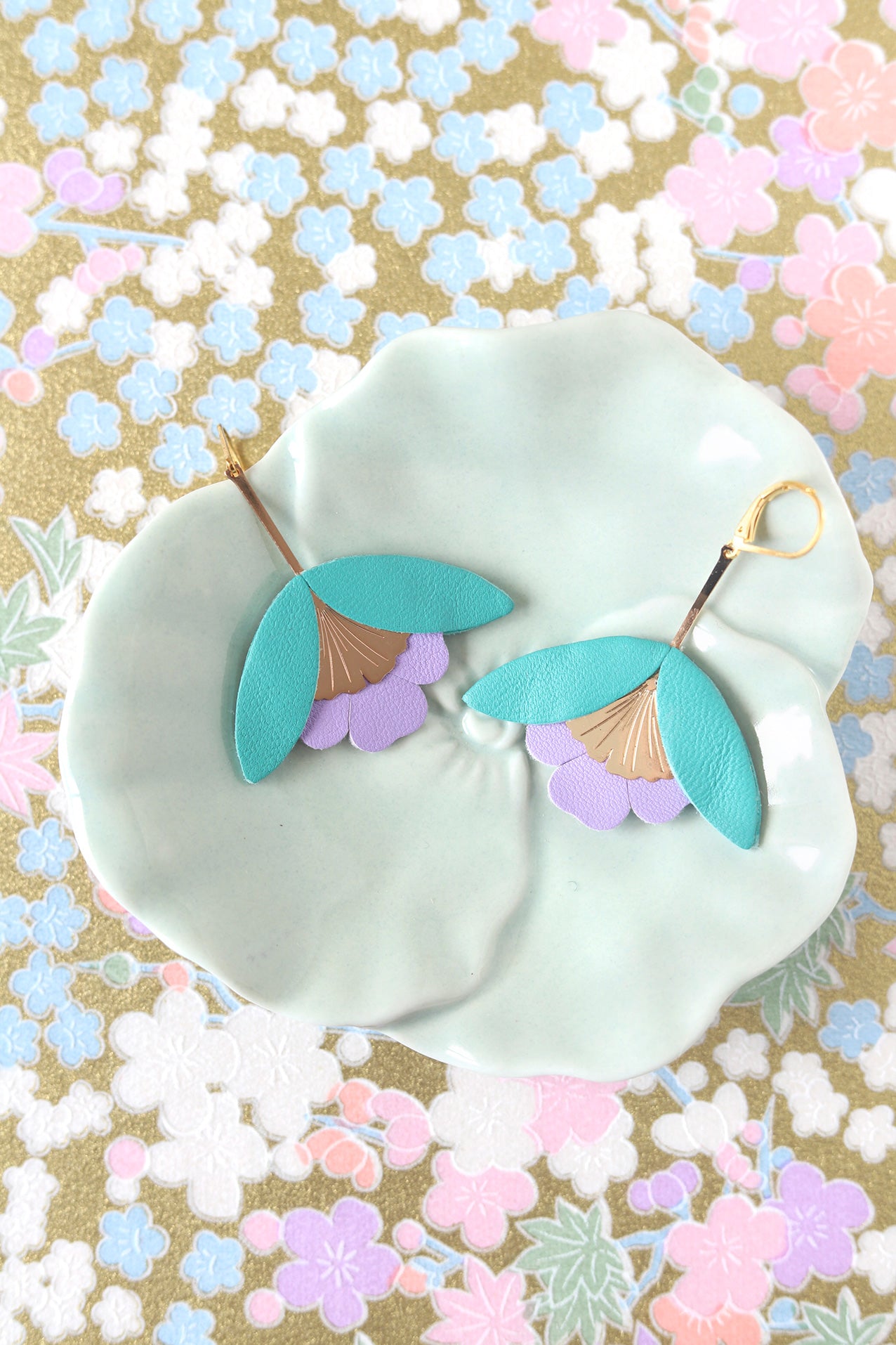 Boucles d'oreilles Fleur de Ginkgo bleu lagon et mauve