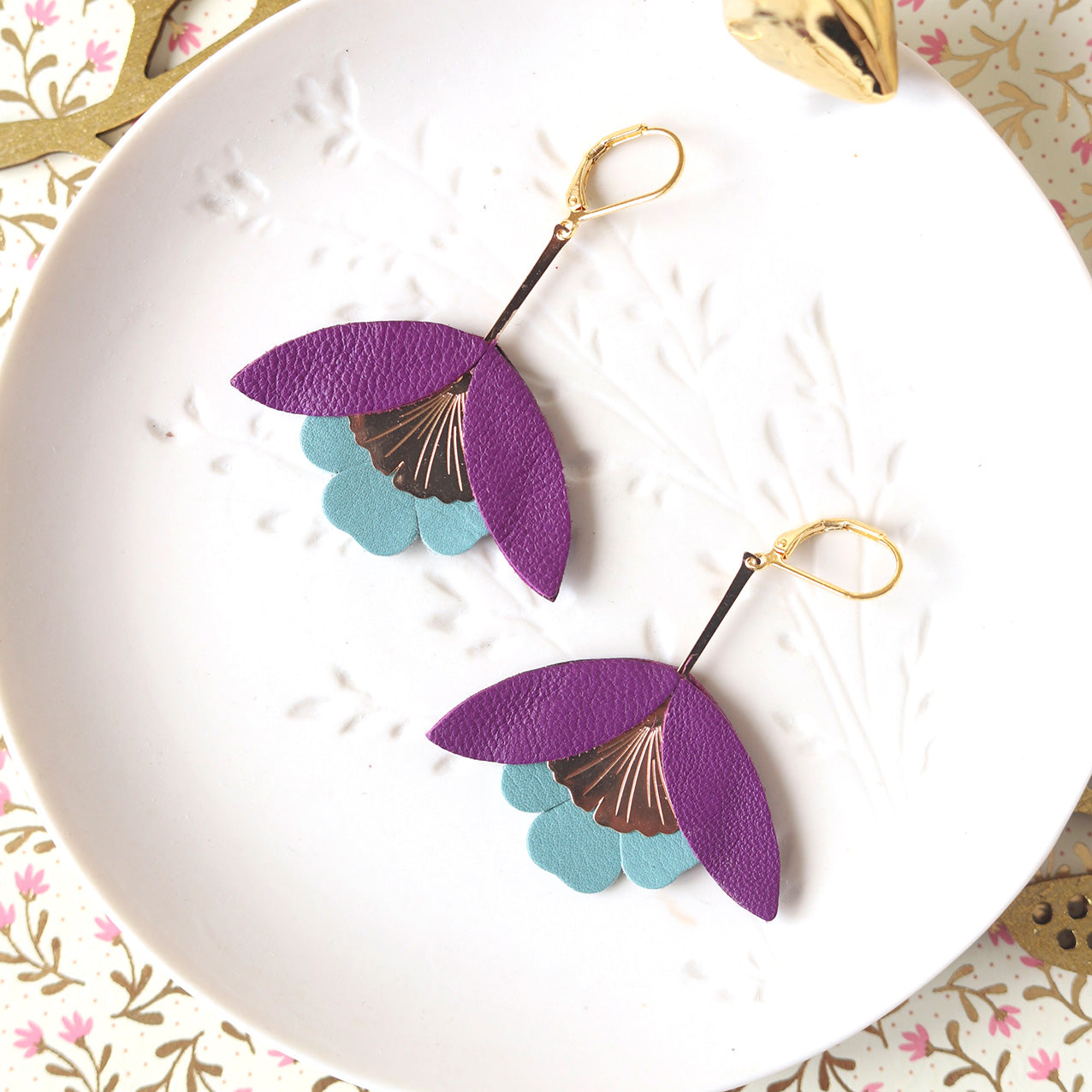 Boucles d'oreilles Fleur de Ginkgo cuir violet bleu ciel