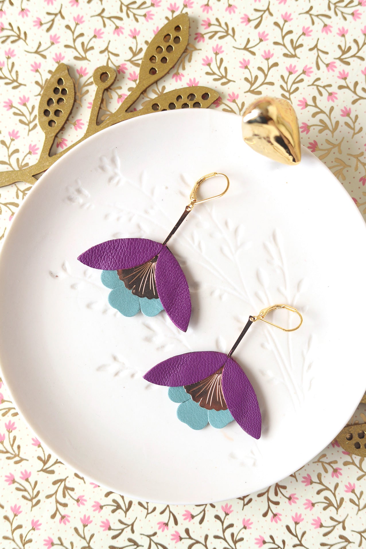 Boucles d'oreilles Fleur de Ginkgo cuir violet bleu ciel