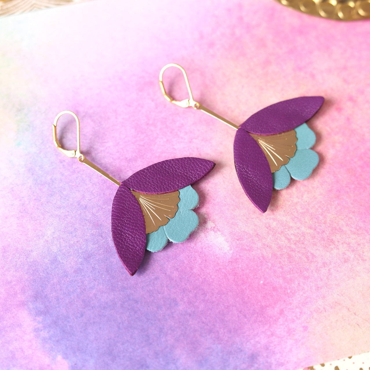 Boucles d'oreilles Fleur de Ginkgo cuir violet bleu ciel