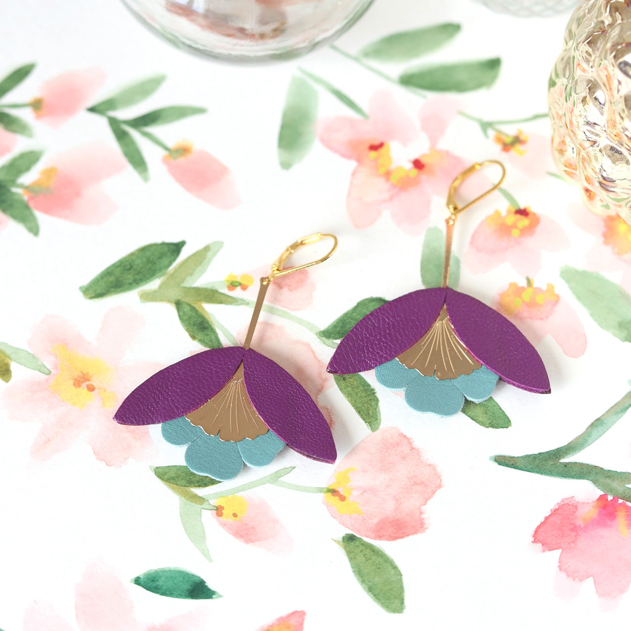 Boucles d'oreilles Fleur de Ginkgo cuir violet bleu ciel