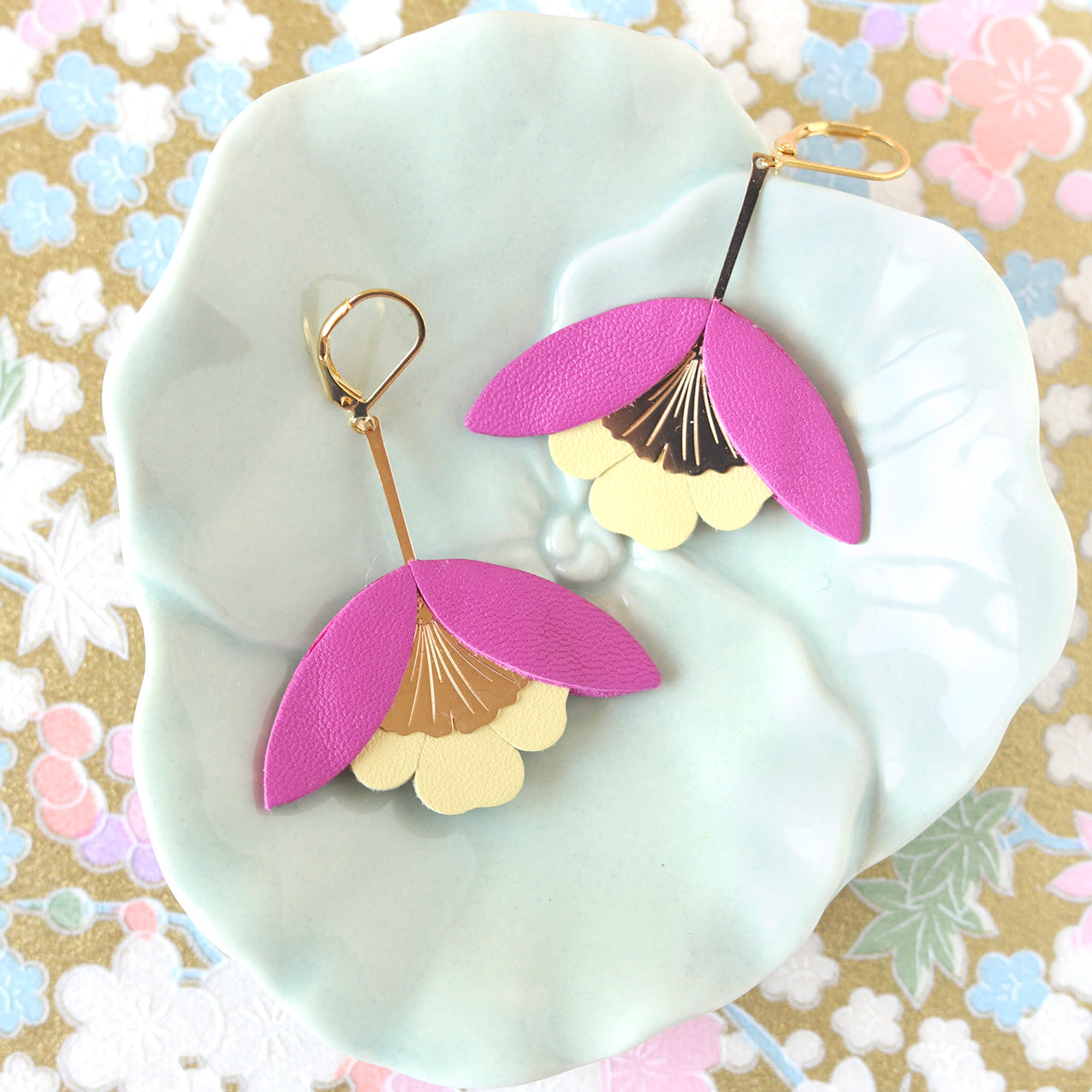 Boucles d'oreilles Fleur de Ginkgo cuir rose fuchsia et jaune pâle