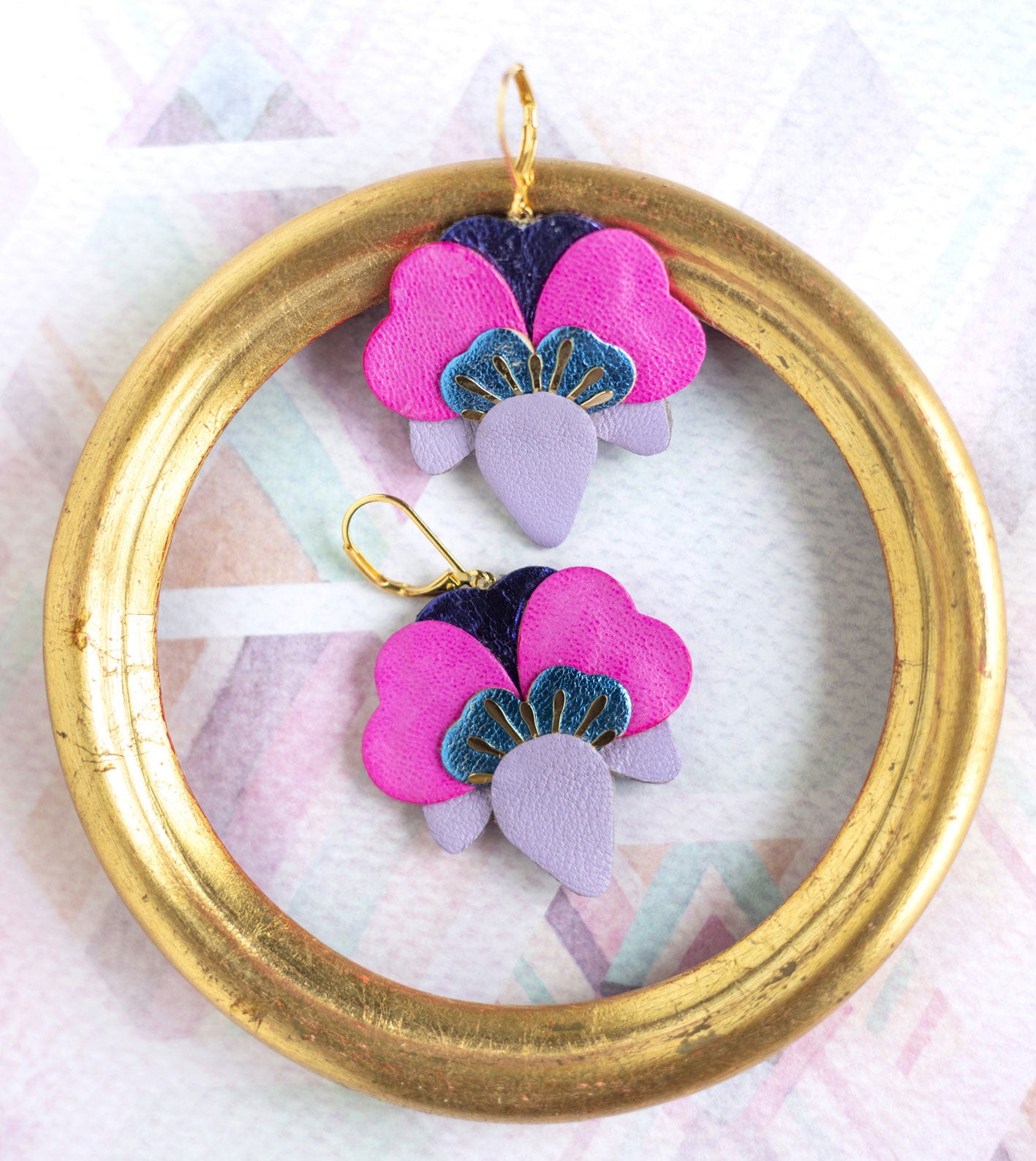 Boucles d’oreilles Orchidées en cuir mauve, bleu métallisé, fuchsia