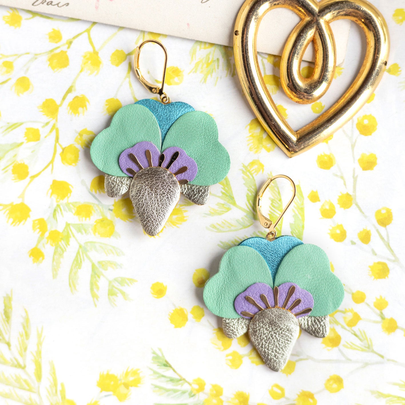 Boucles d’oreilles Orchidées en cuir argenté, mauve, vert menthe