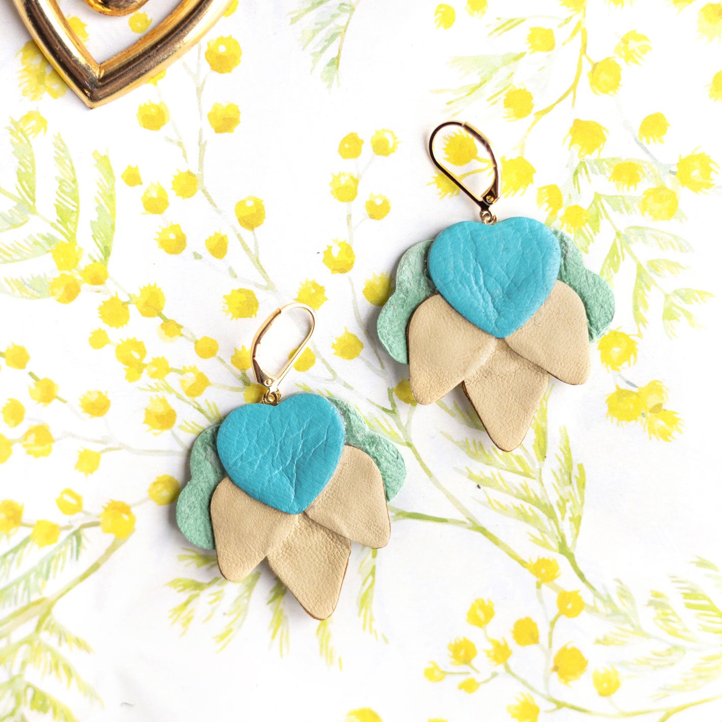 Boucles d’oreilles Orchidées en cuir argenté, mauve, vert menthe