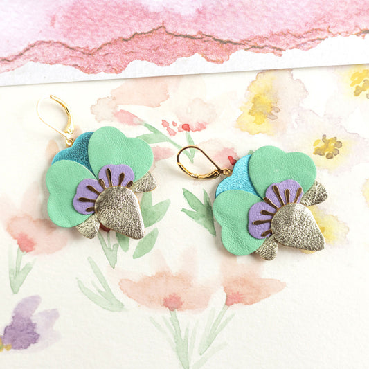 Boucles d’oreilles Orchidées en cuir argenté, mauve, vert menthe