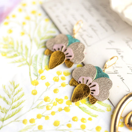 Boucles d’oreilles Orchidées en cuir doré, platine, turquoise métallisé