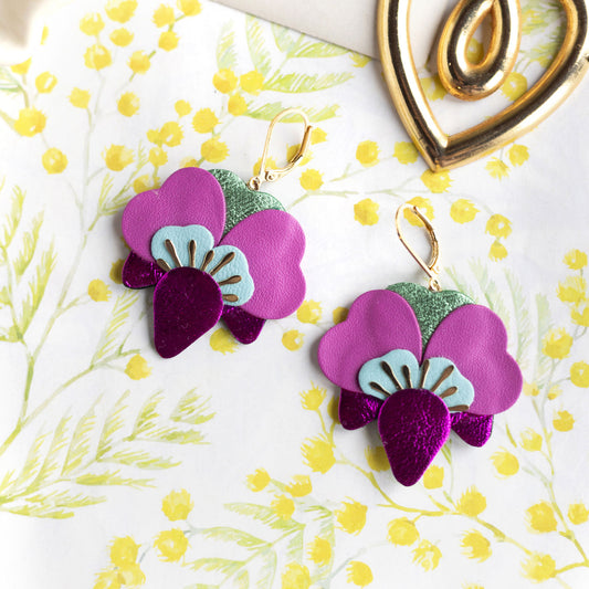 Boucles d’oreilles Orchidées en cuir fuchsia, turquoise clair, vert métallisé