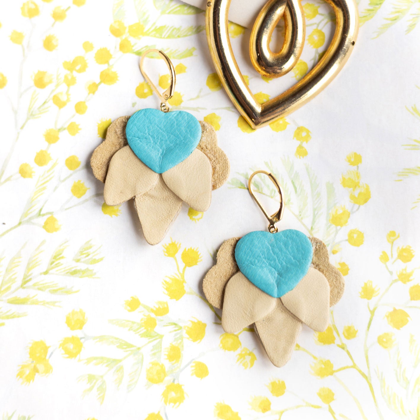Boucles d’oreilles Orchidées en cuir doré, platine, turquoise métallisé