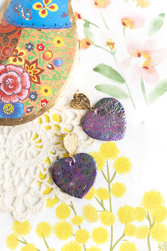 Boucles d'oreilles Coeurs - cuir violet à reflets irisés