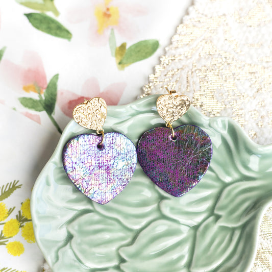 Boucles d'oreilles Coeurs - cuir violet à reflets irisés