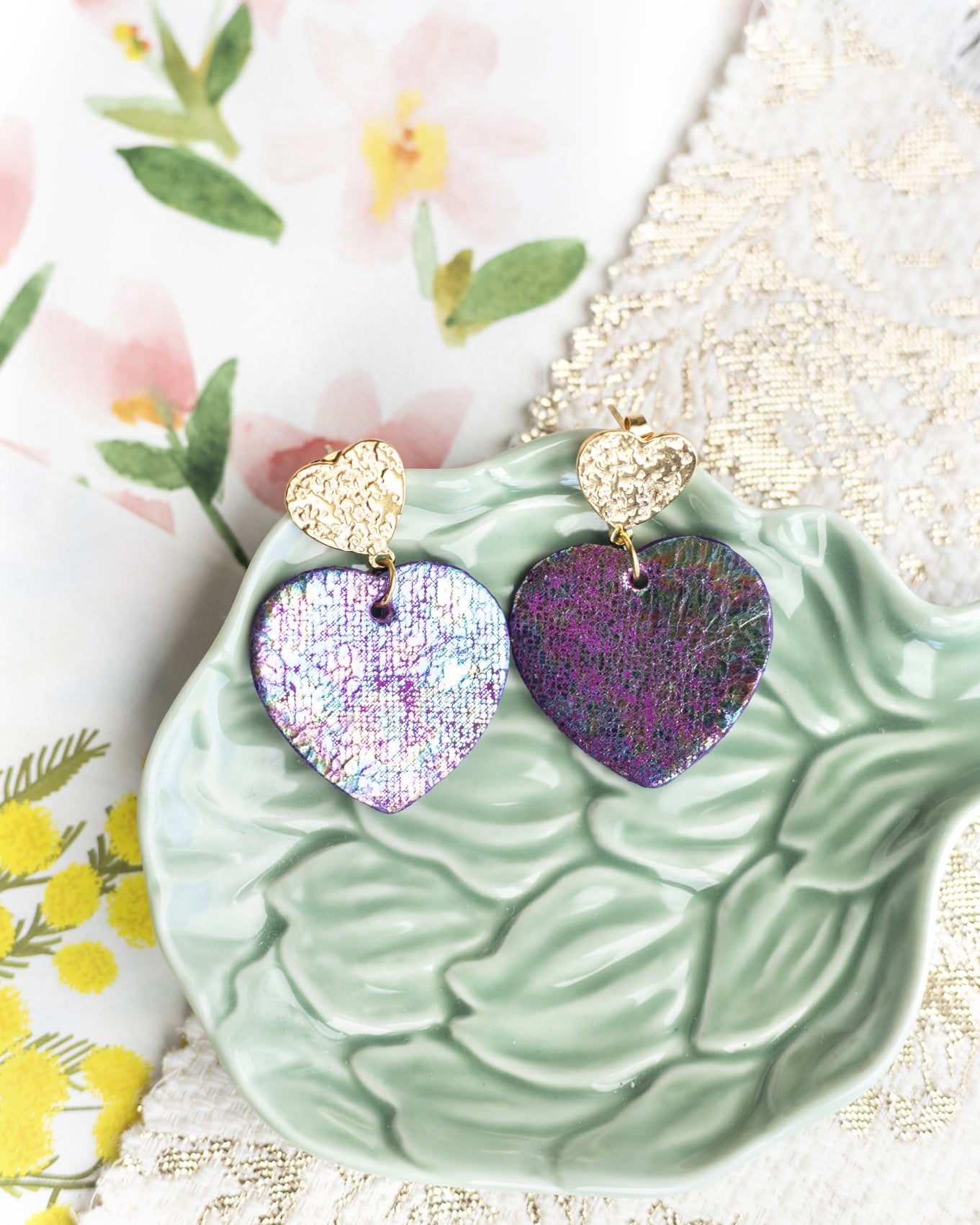 Boucles d'oreilles Coeurs - cuir violet à reflets irisés