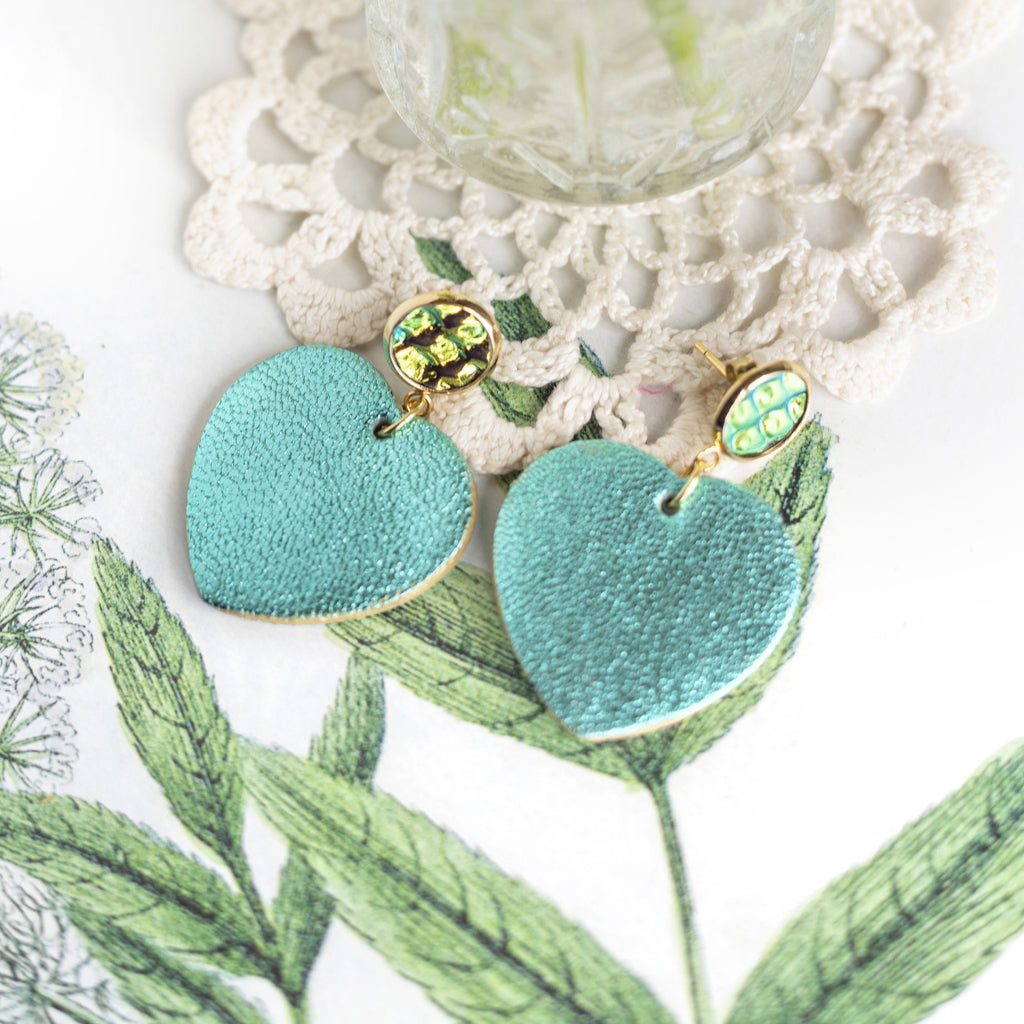 Boucles d'oreilles Coeurs - cuir turquoise métallisé et holographique
