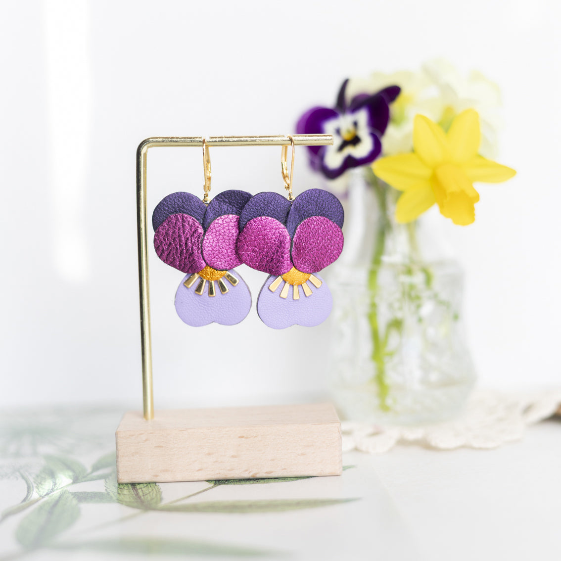Boucles d’oreilles Pensées - cuir rose framboise, violet, mauve