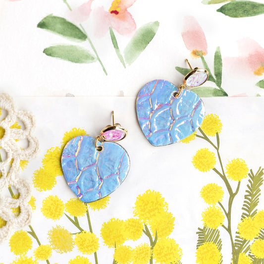 Boucles d'oreilles Coeurs - cuir blanc-bleu holographique