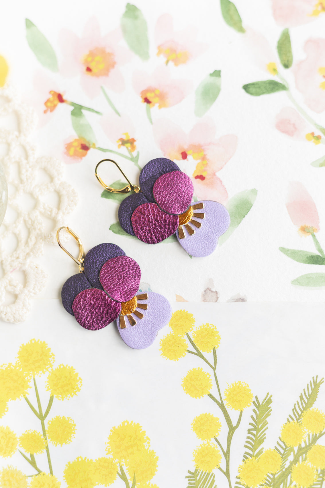 Boucles d’oreilles Pensées - cuir rose framboise, violet, mauve