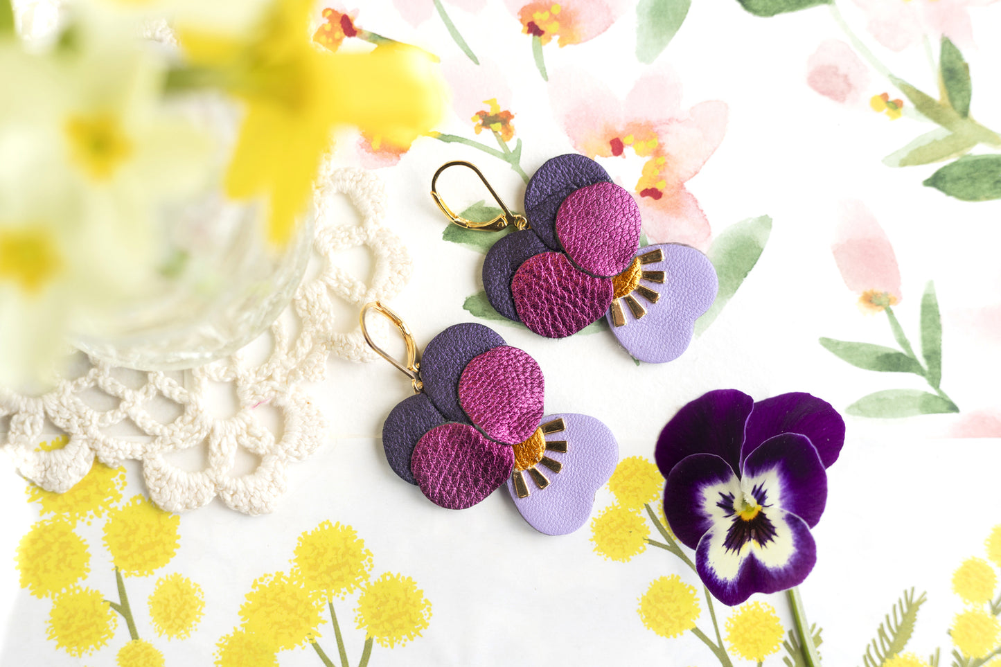Boucles d’oreilles Pensées - cuir rose framboise, violet, mauve