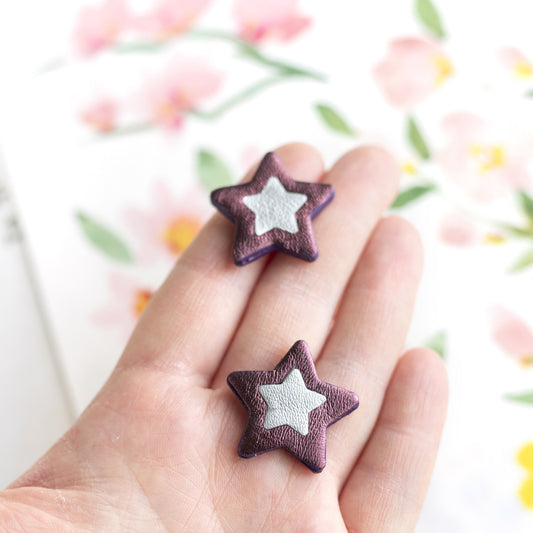 Boucles d'oreilles puces Etoiles - cuir violine et argenté