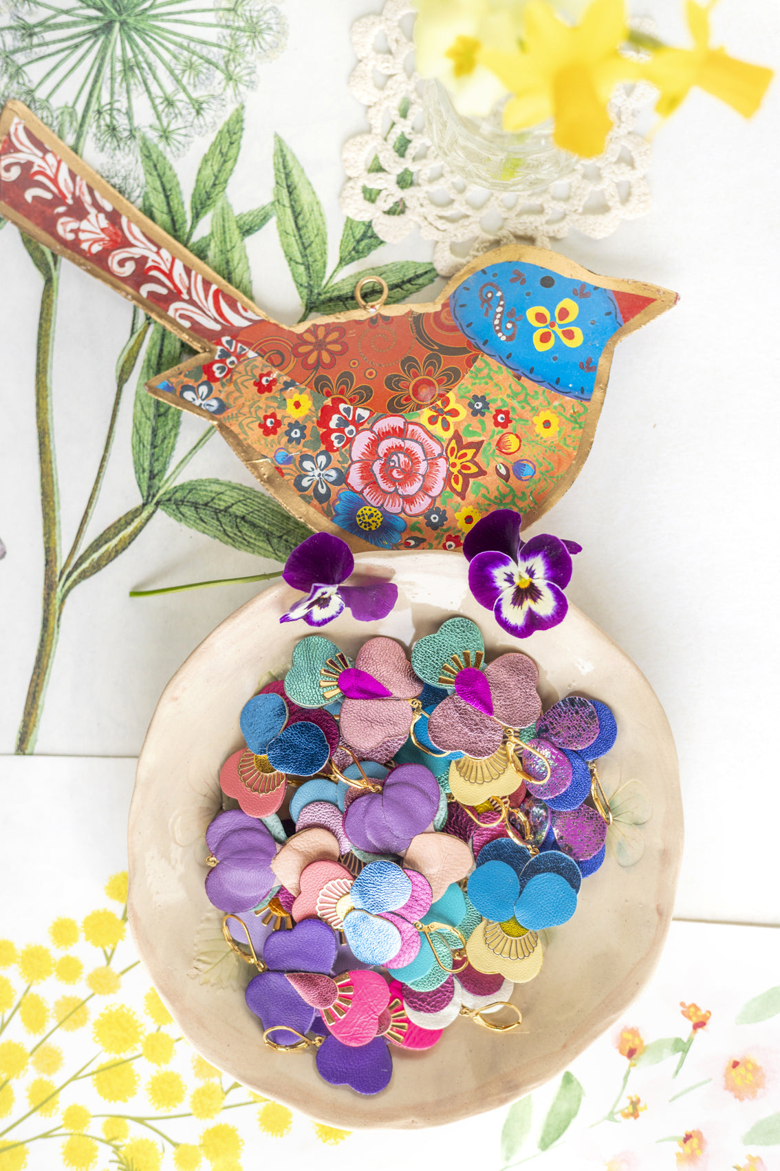 Boucles d’oreilles Pensées - cuir bleu céruléun, bleu métallisé, jaune clair