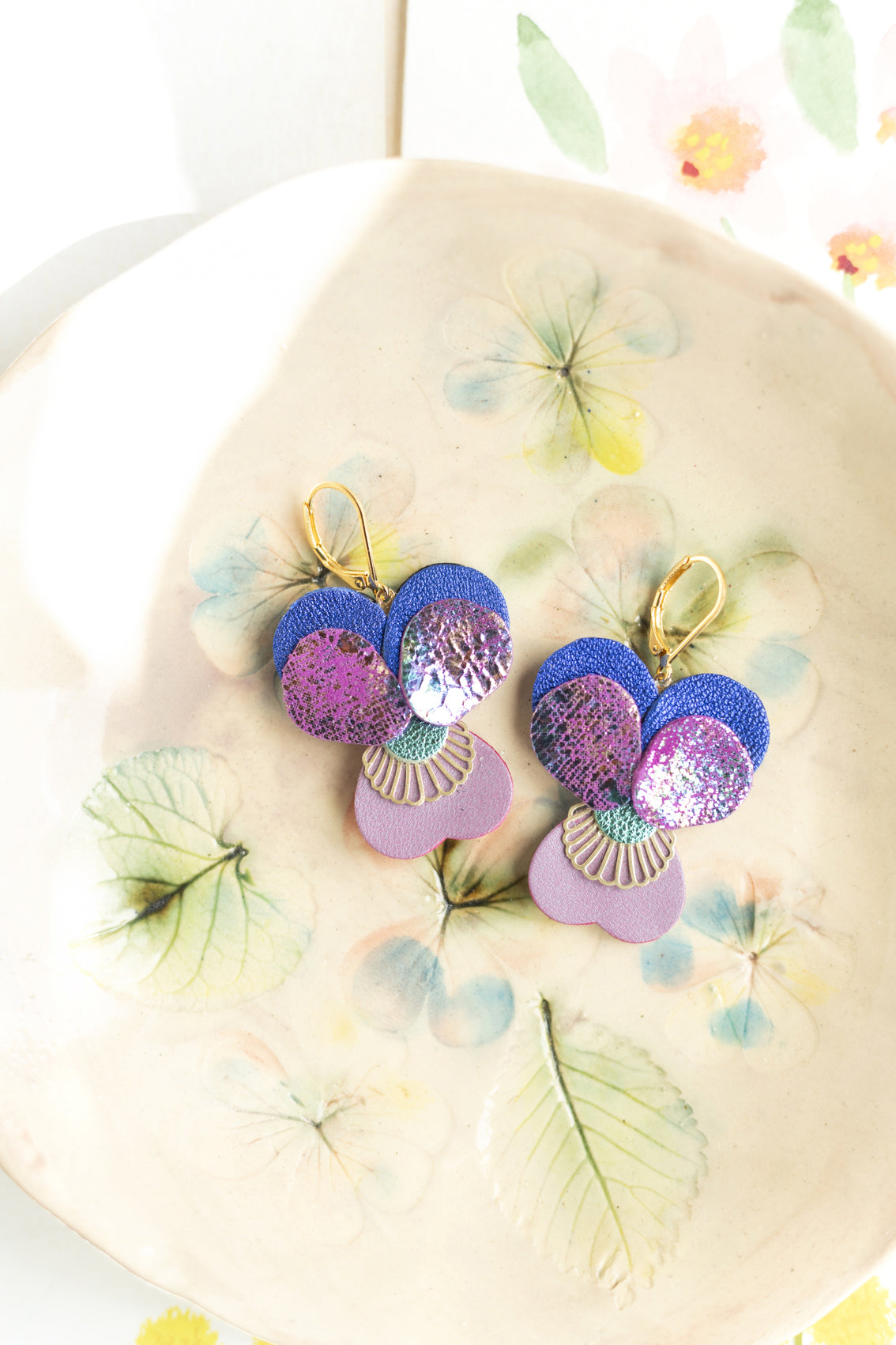 Boucles d’oreilles Pensées - cuir violet iridescent, bleu outremer, mauve