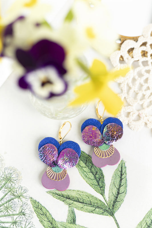 Boucles d’oreilles Pensées - cuir violet iridescent, bleu outremer, mauve