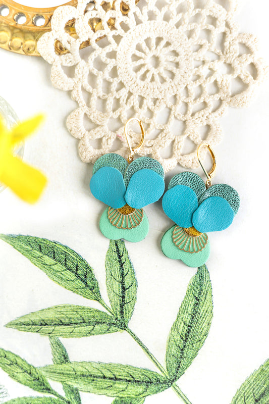 Boucles d’oreilles Pensées - cuir bleu cyan, turquoise, vert menthe