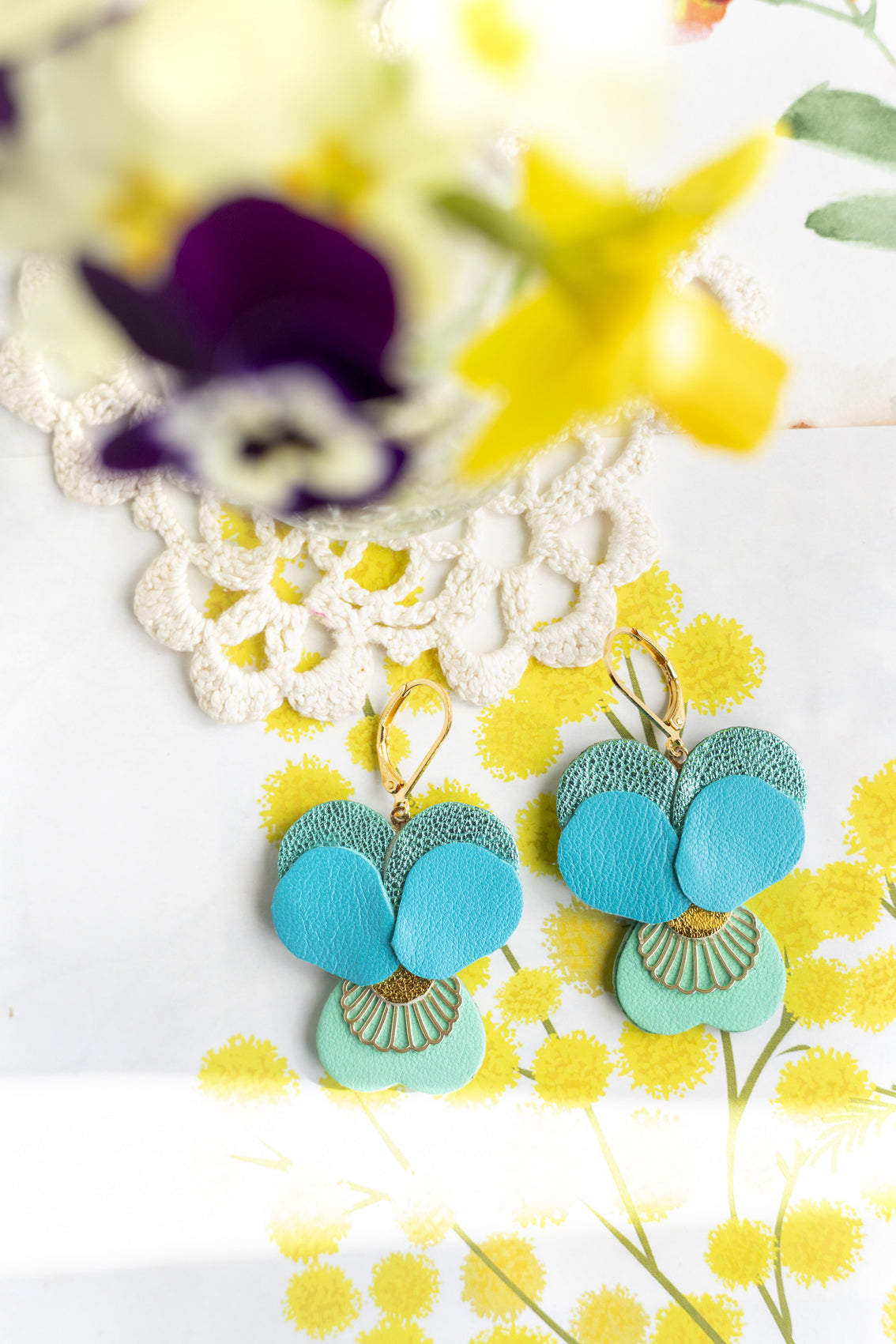 Boucles d’oreilles Pensées - cuir bleu cyan, turquoise, vert menthe