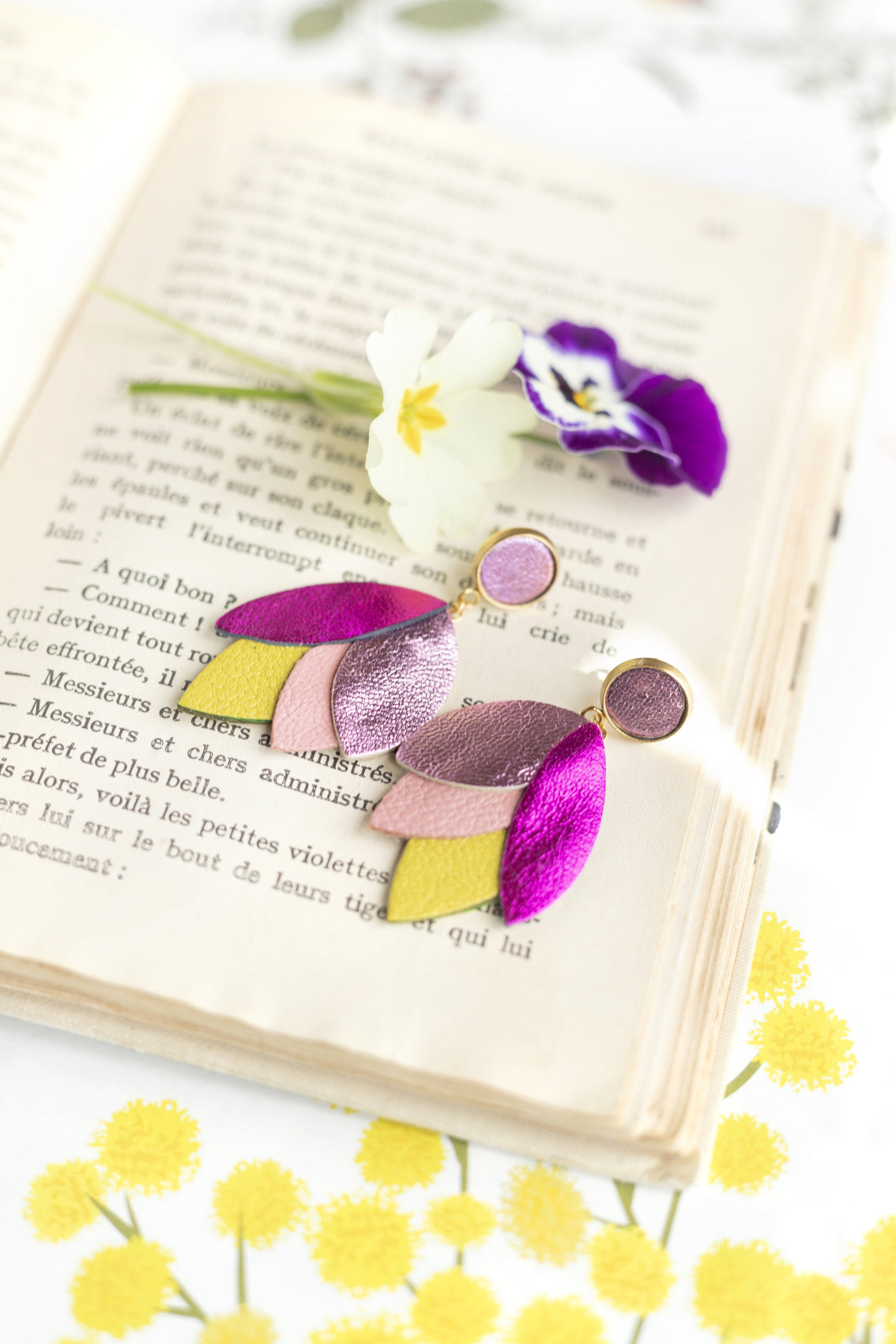 Boucles d'oreilles Dahlia - cuir fuchsia, rose métallisé, jaune