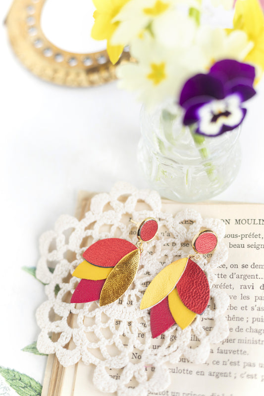 Boucles d'oreilles Dahlia - cuir doré, rouge, jaune, carmin