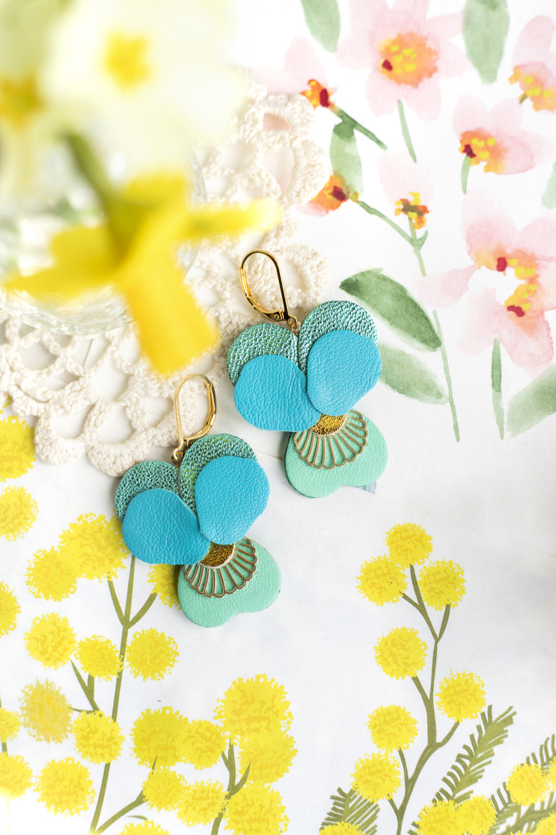 Boucles d’oreilles Pensées - cuir bleu cyan, turquoise, vert menthe