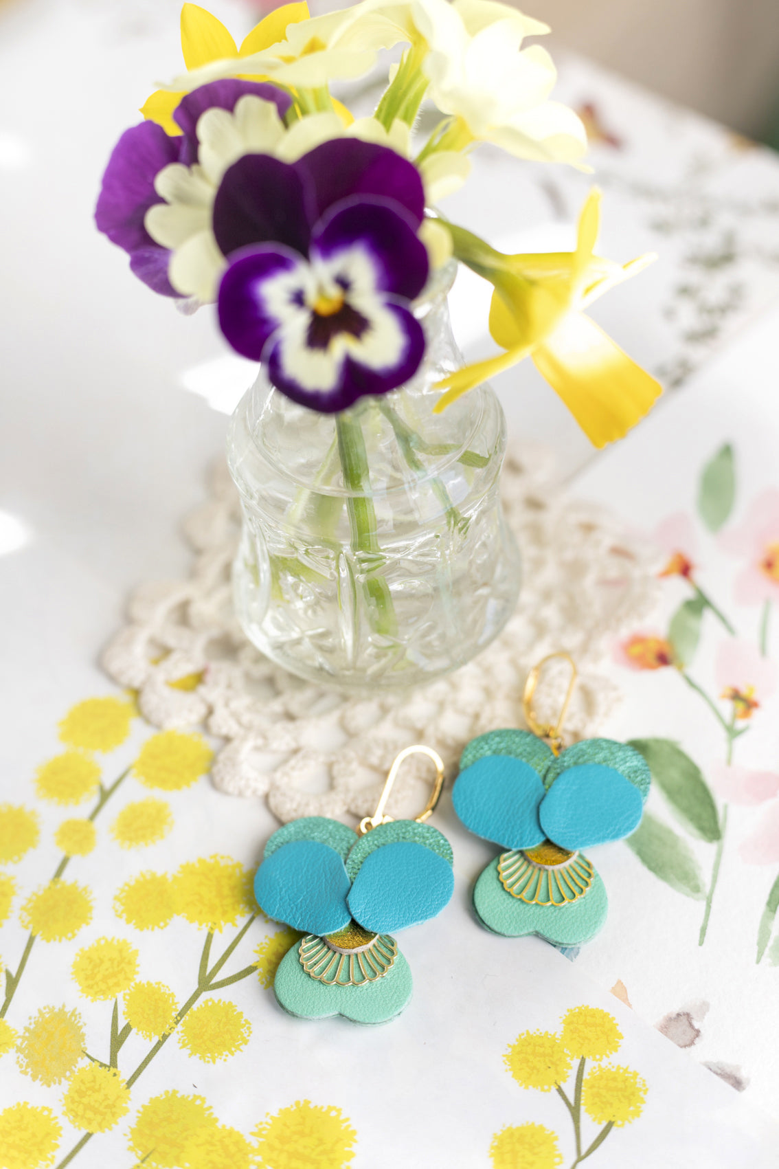 Boucles d’oreilles Pensées - cuir bleu cyan, turquoise, vert menthe