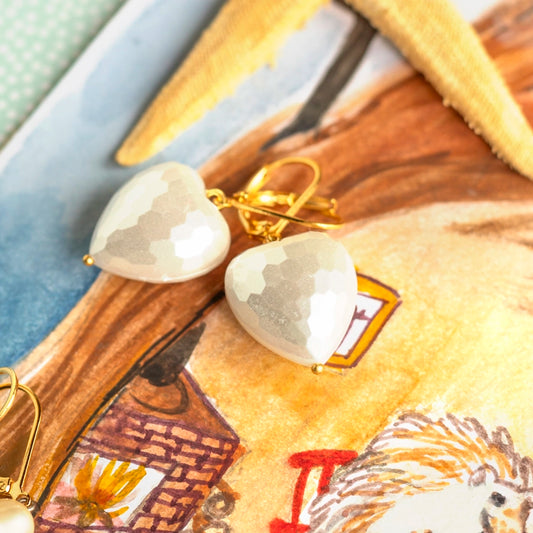 Boucles d'oreilles Coeurs blanc nacré