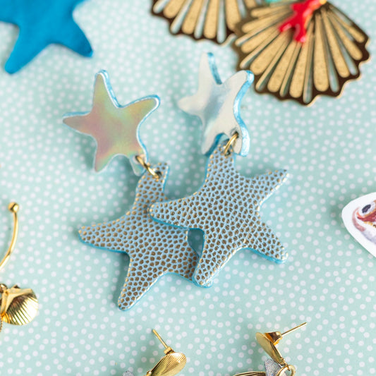 Boucles d'oreilles Étoiles de mer double en cuir holographique et écailles dorées