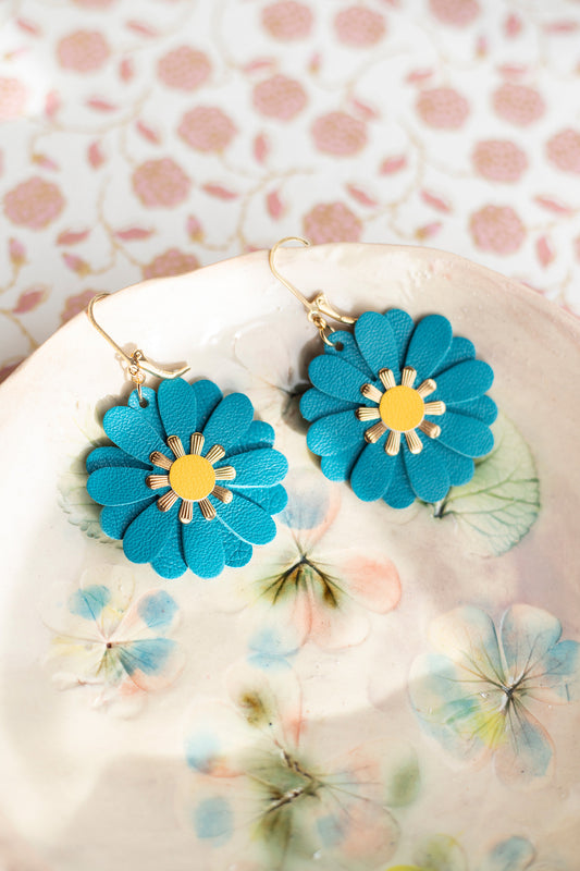 Boucles d'oreilles fleurs de Zinnia - cuir bleu canard et jaune