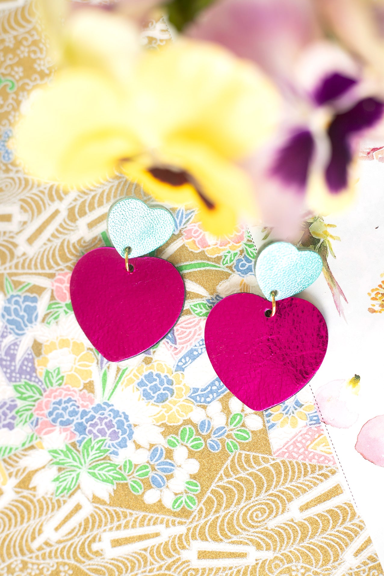 Boucles d'oreilles double Coeurs rose fuchsia et bleu turquoise métallisé