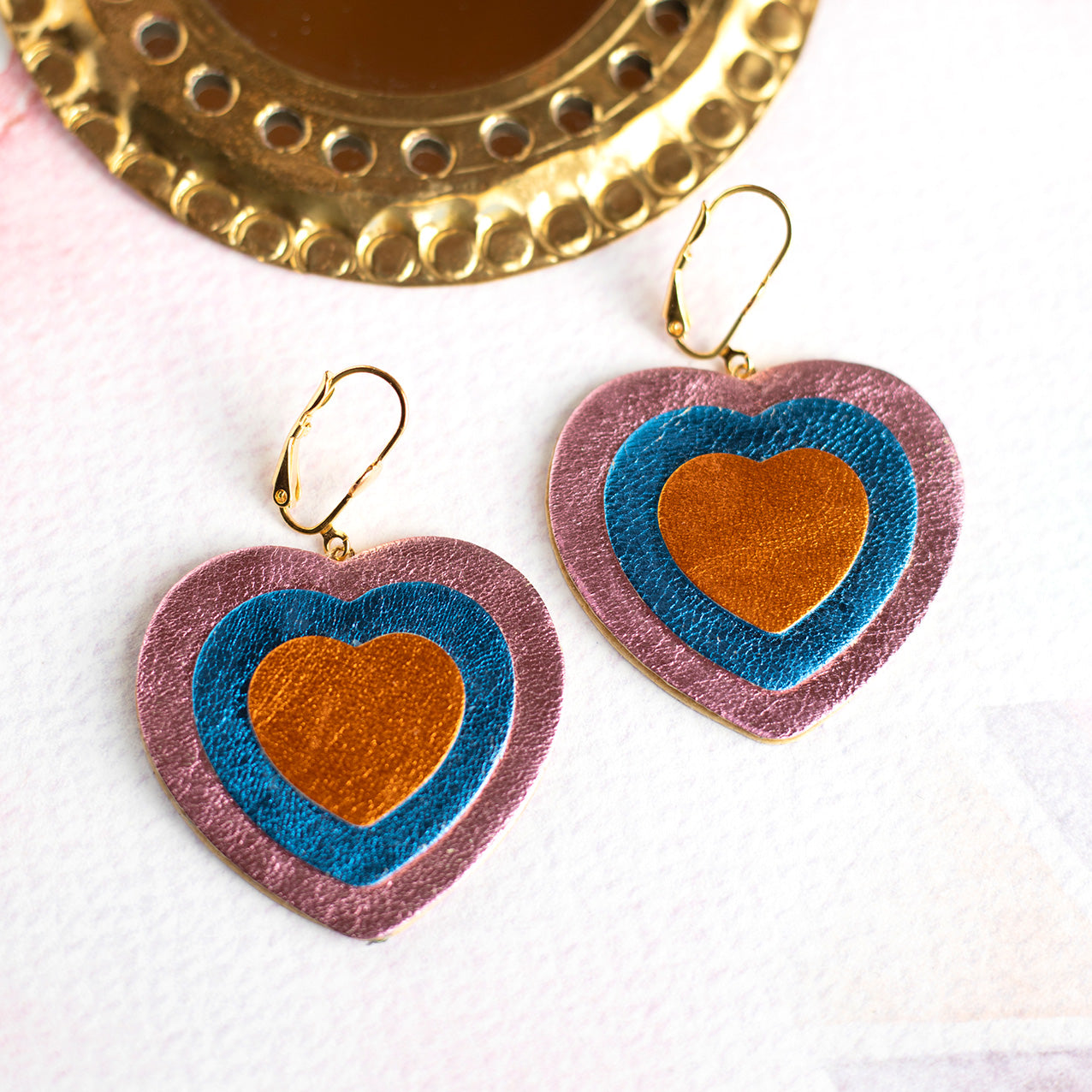Boucles d'oreilles Double Coeurs - cuir rose, bleu et orange métallisé