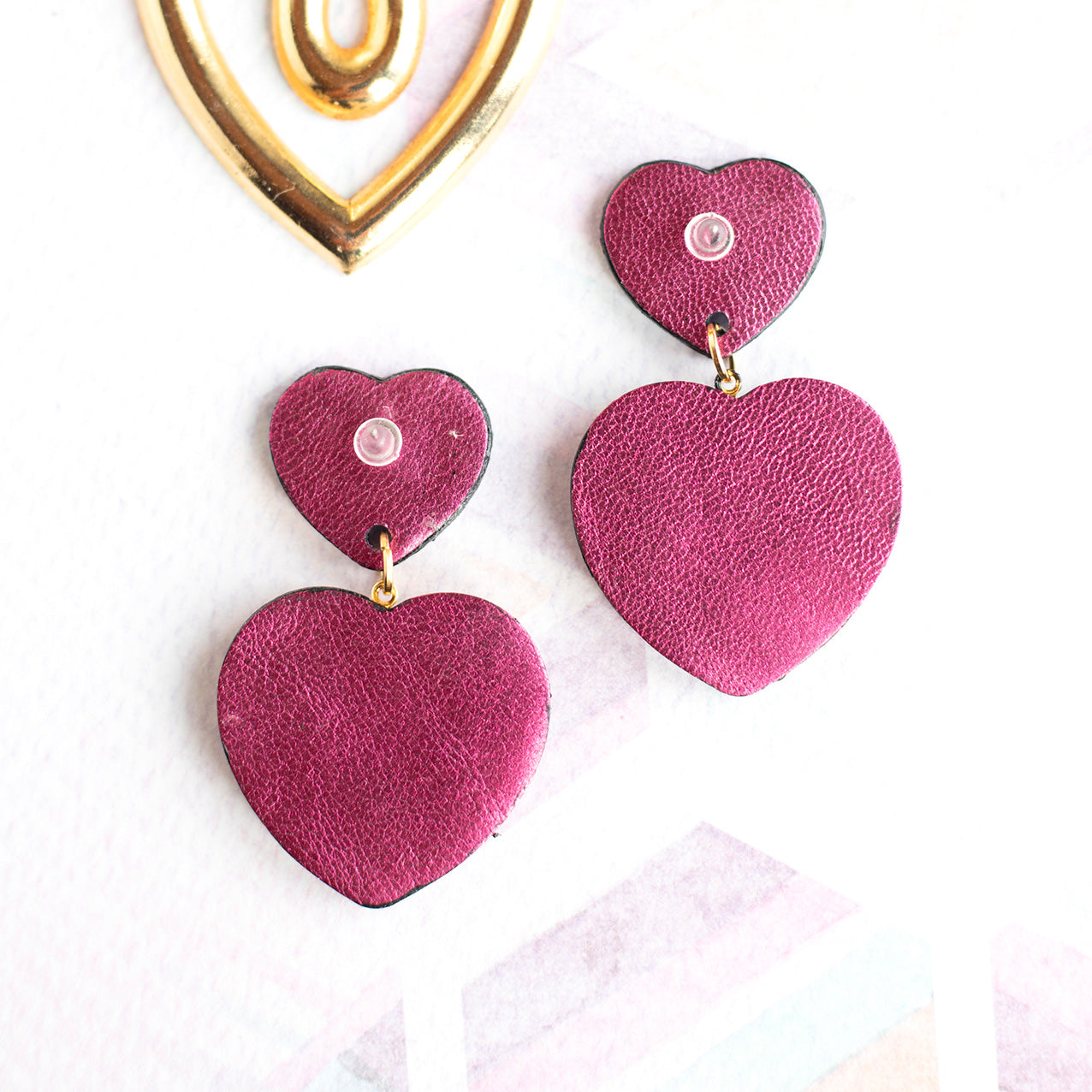 Boucles d'oreilles Sacré Coeur violet et rose framboise métallisé