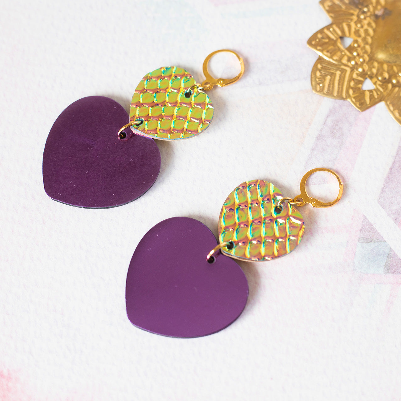 Boucles d'oreilles Double Coeurs - cuir holographique et violet métallisé