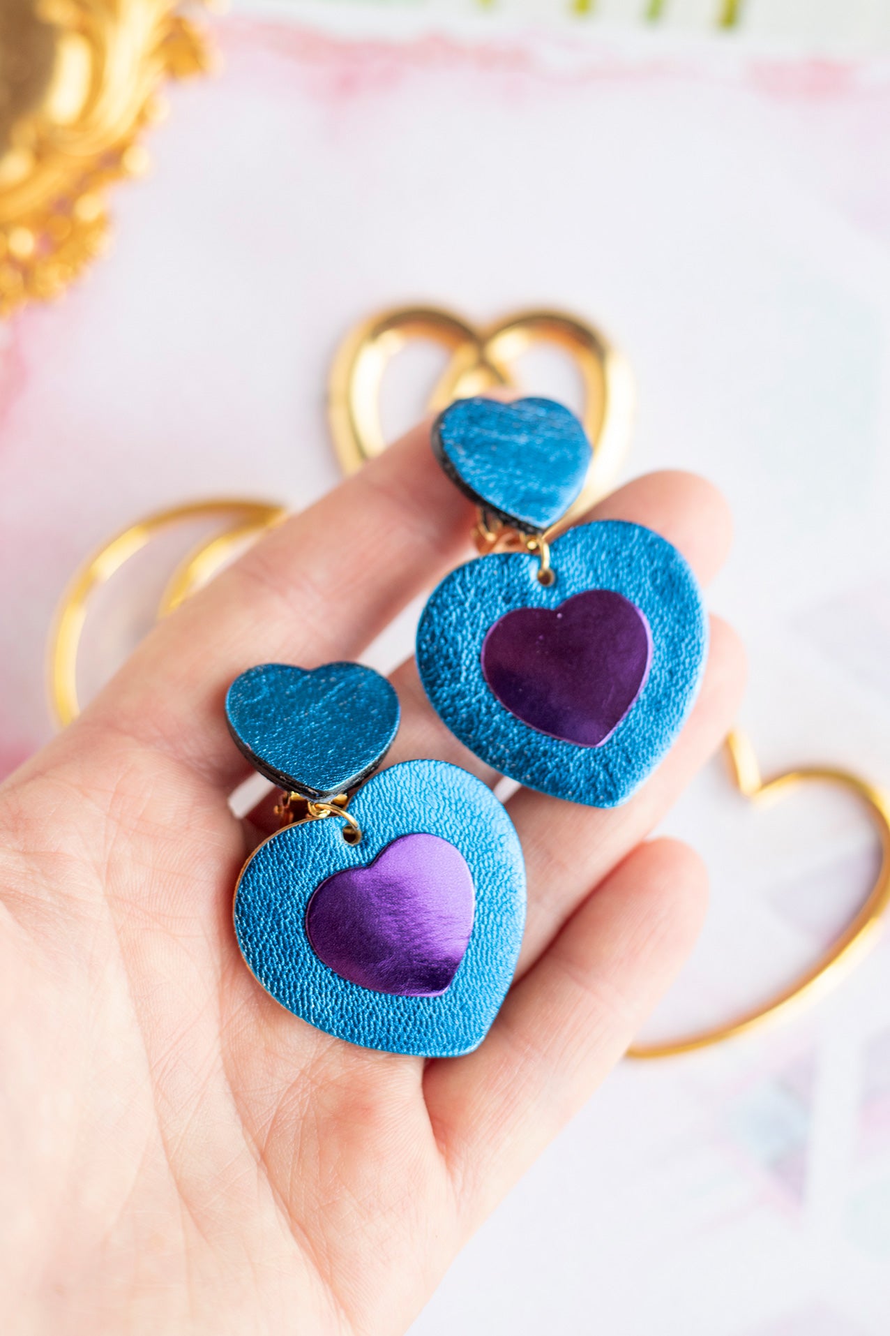 Boucles d'oreilles à clips Double Coeurs - cuir bleu et violet métallisé