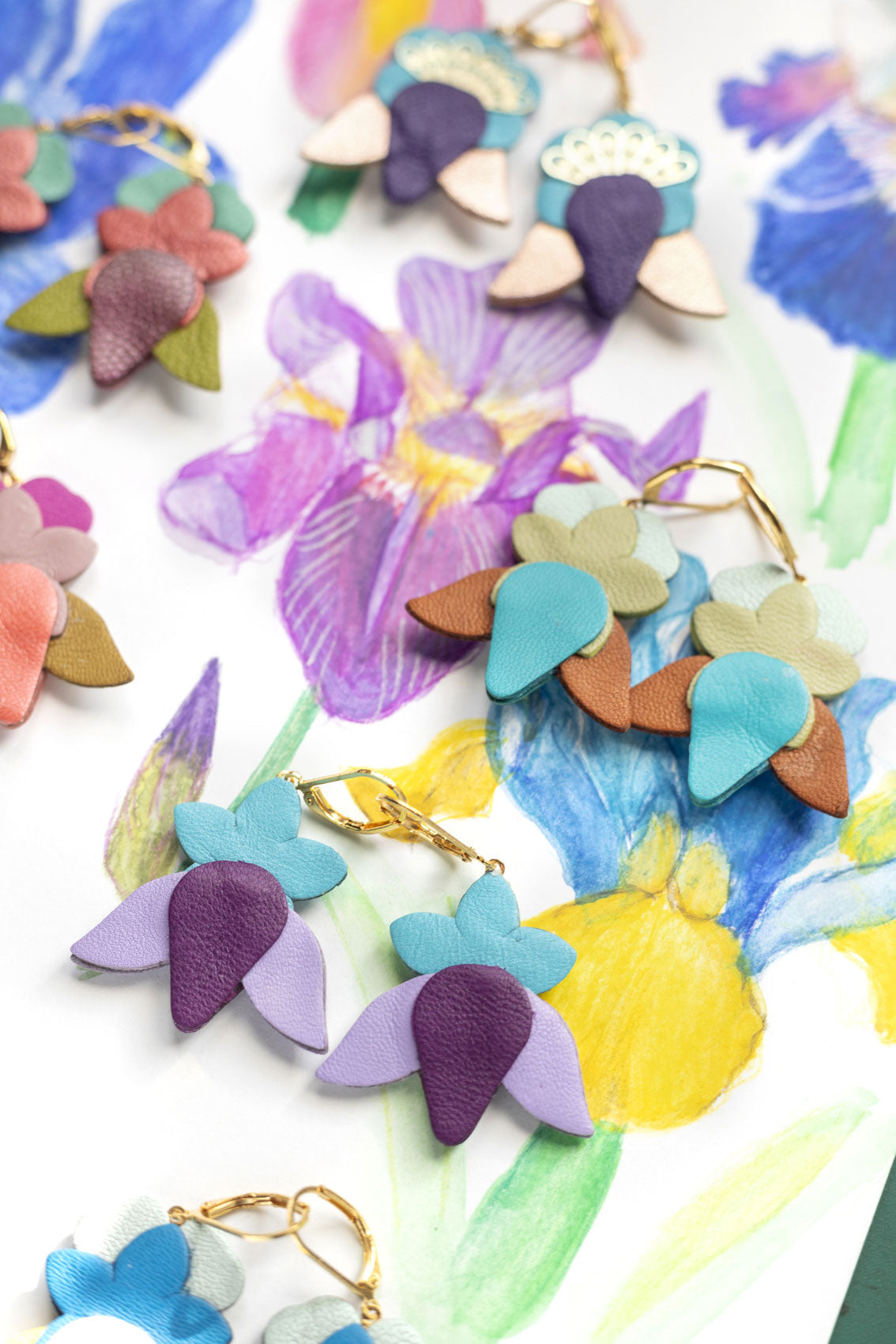 Boucles d'oreilles Iris cuir rose pâle, vert kaki, prune