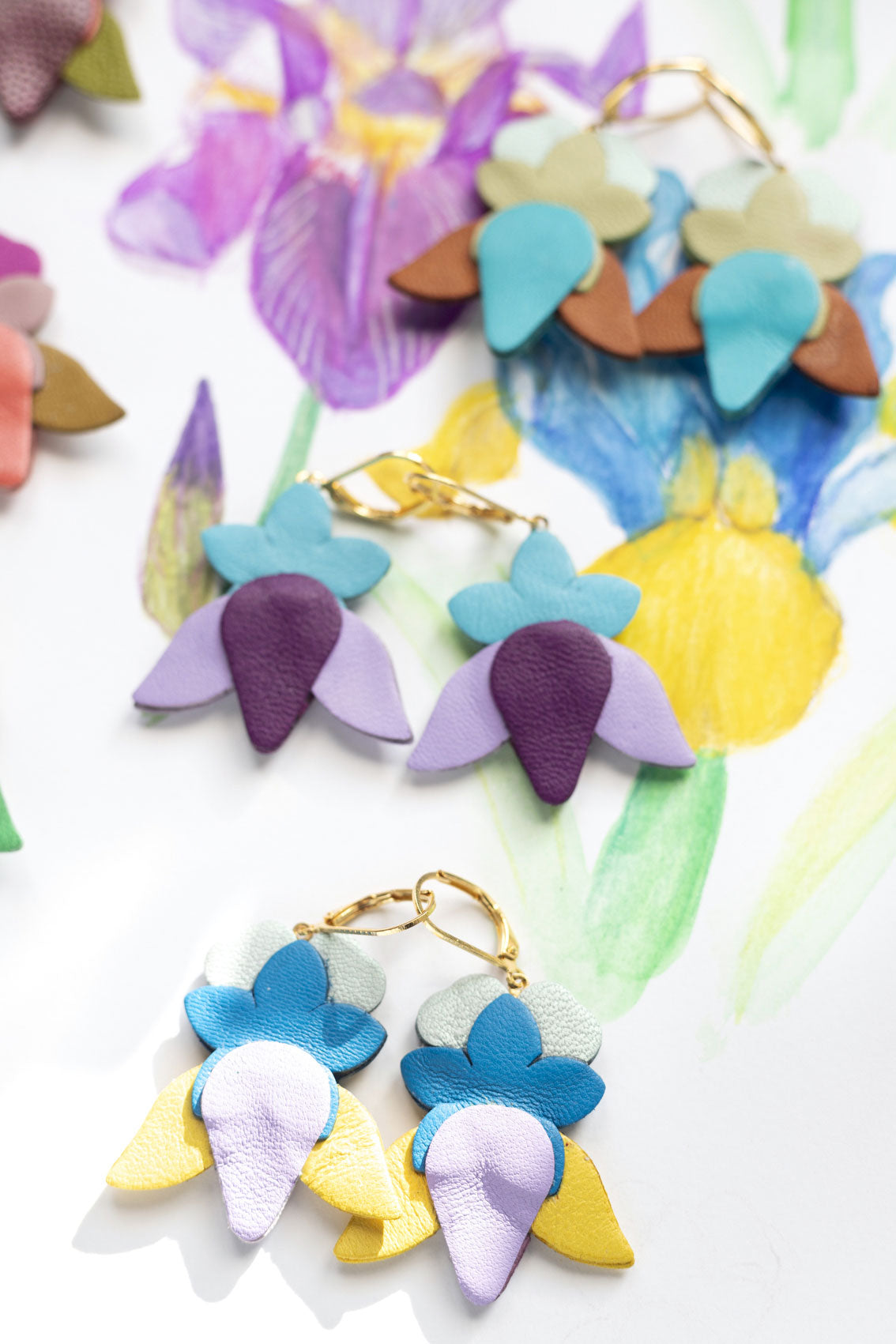 Boucles d'oreilles Iris cuir rose pâle, vert kaki, prune