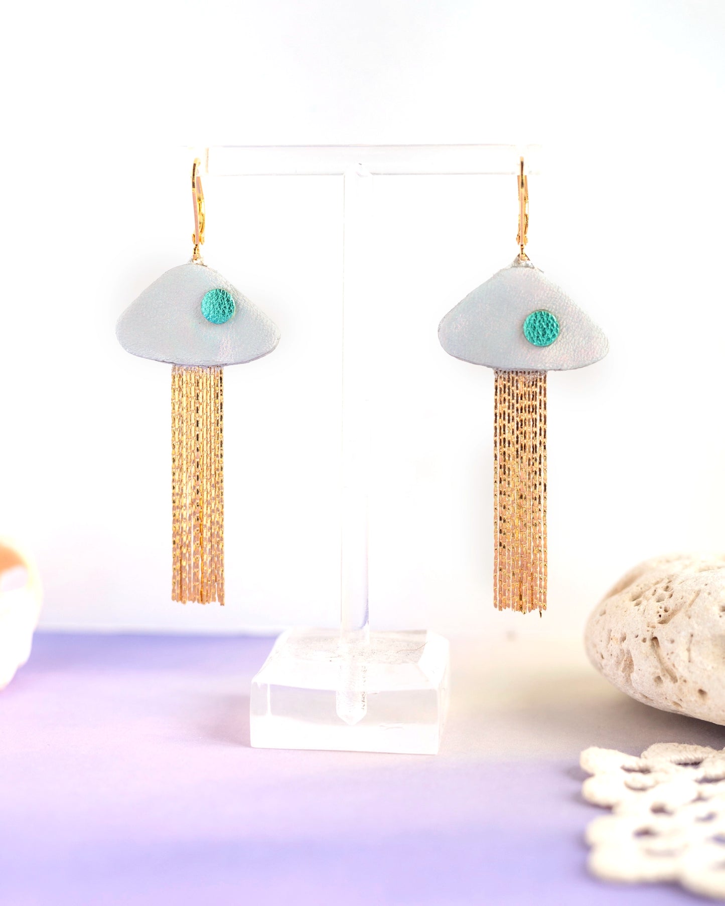 Boucles d'oreilles Méduses - cuir blanc nacré