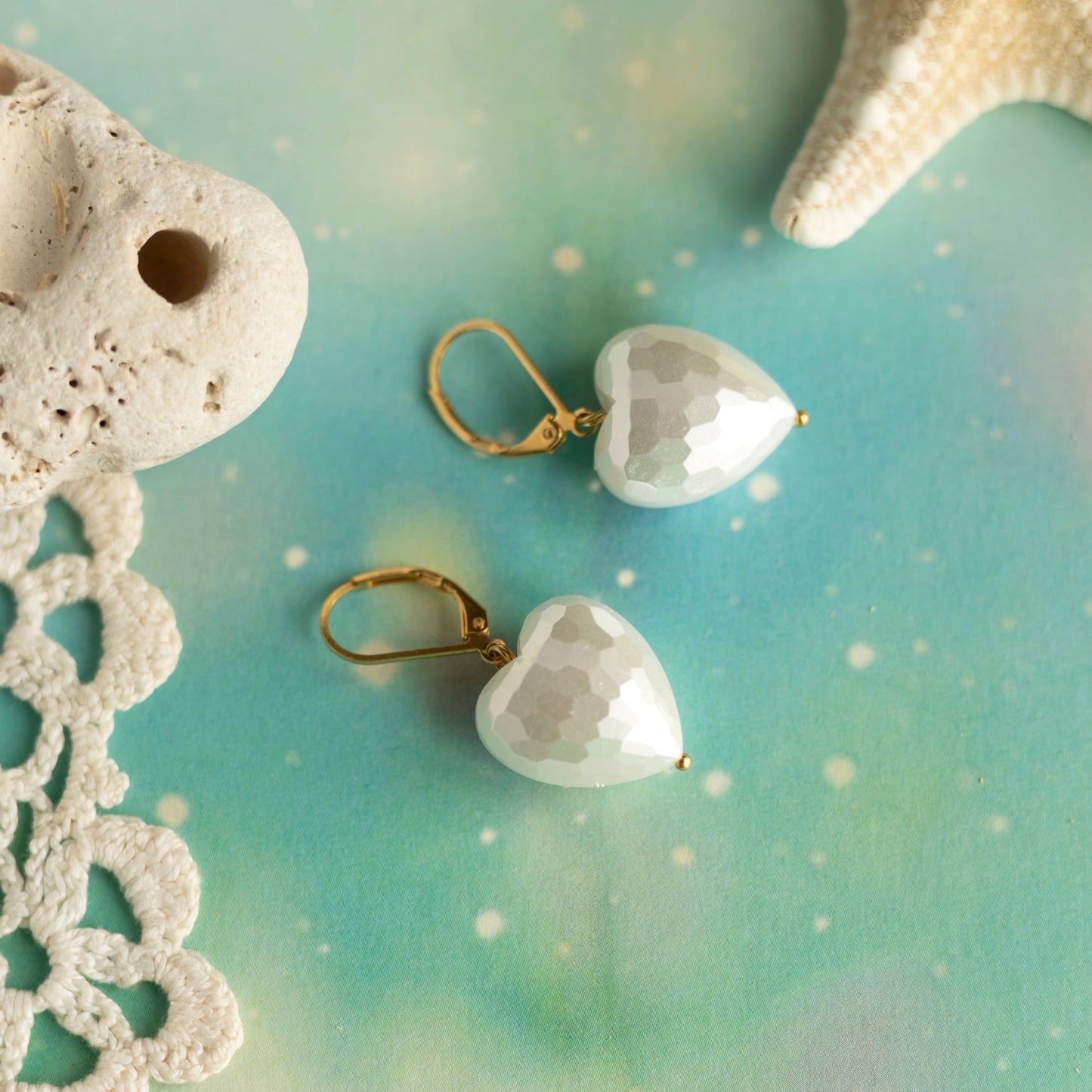 Boucles d'oreilles Coeurs blanc nacré