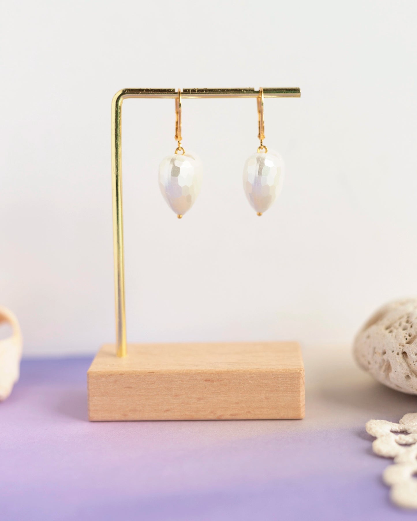 Boucles d'oreilles Coeurs blanc nacré