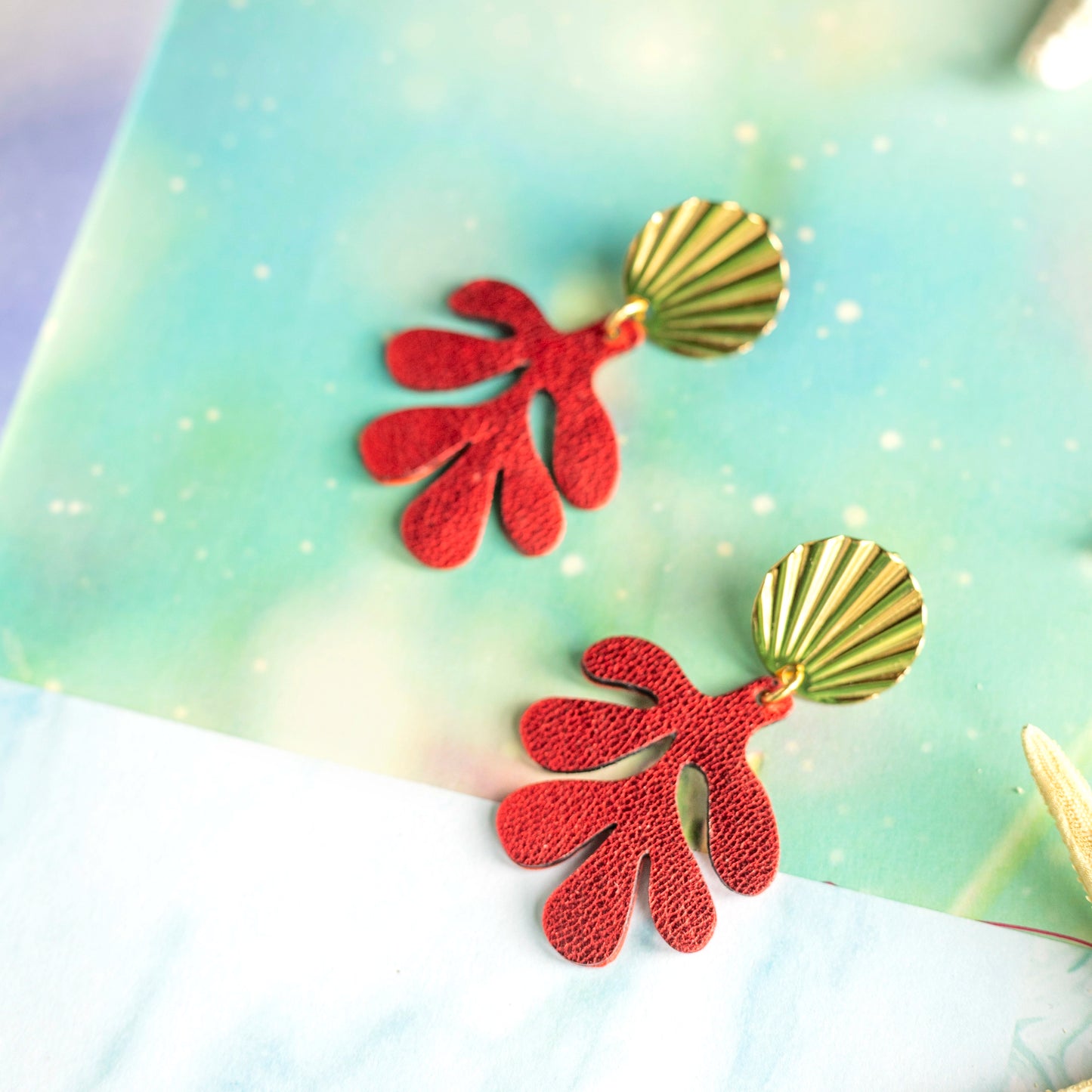Boucles d'oreilles Corail - cuir rouge métallisé