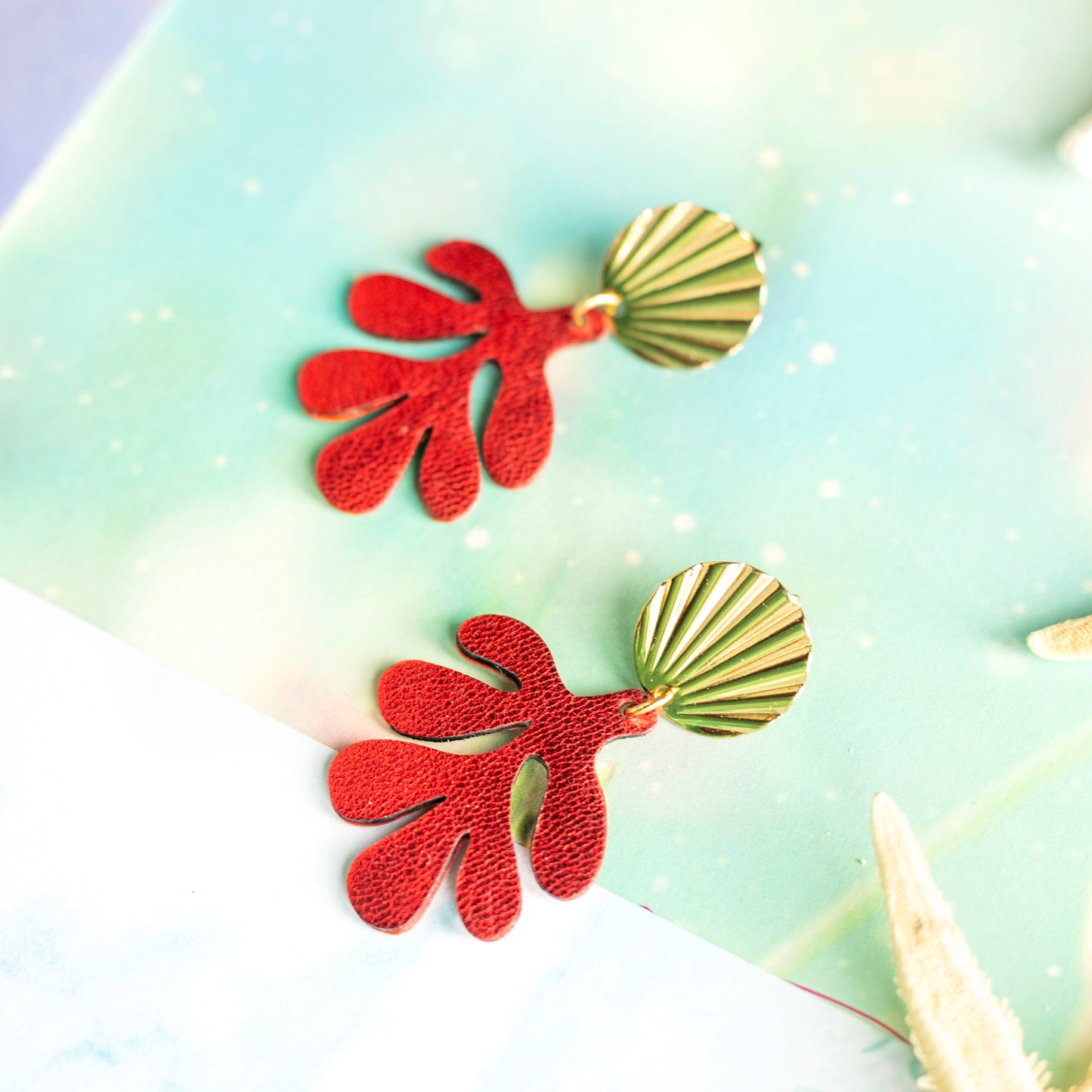 Boucles d'oreilles Corail - cuir rouge métallisé