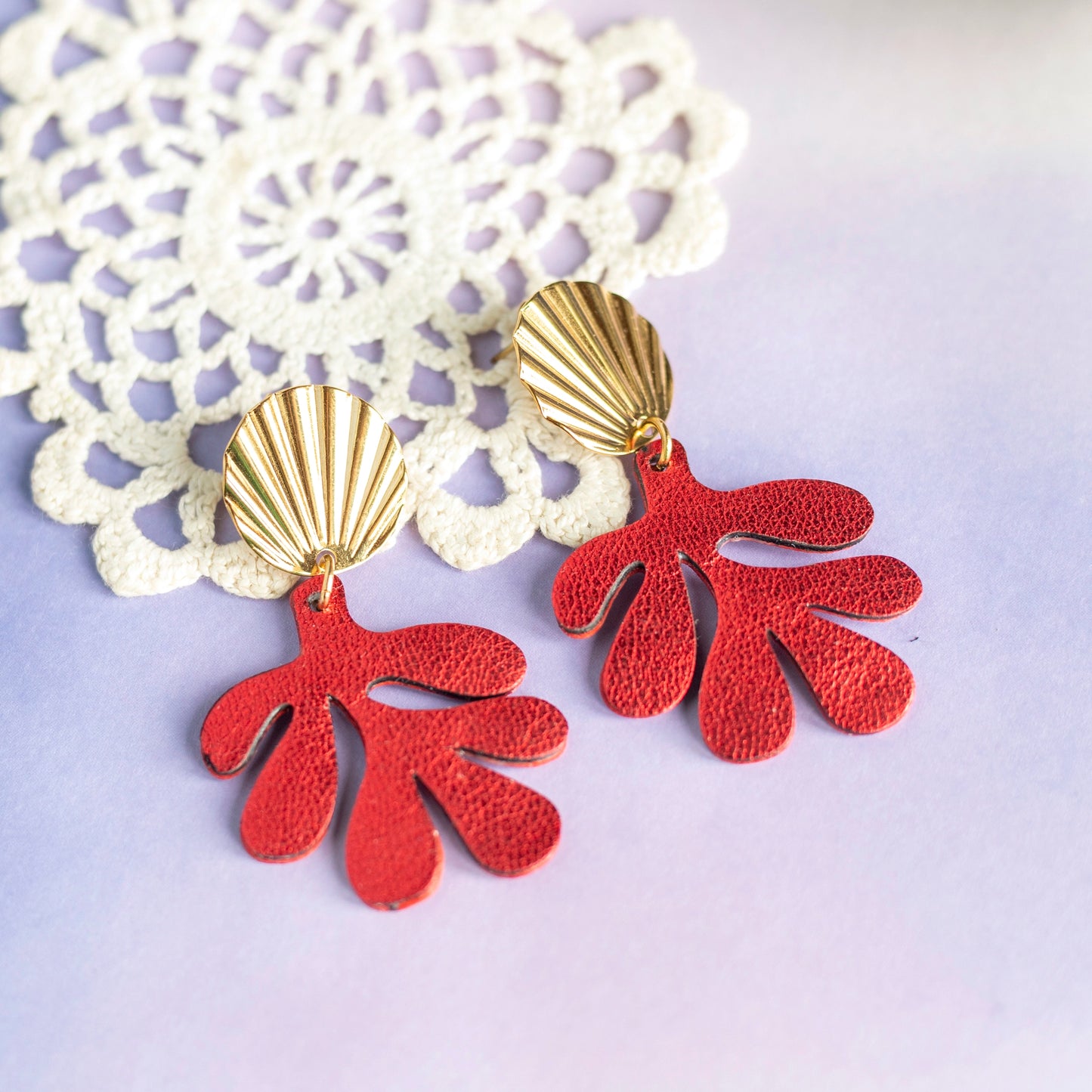 Boucles d'oreilles Corail - cuir rouge métallisé