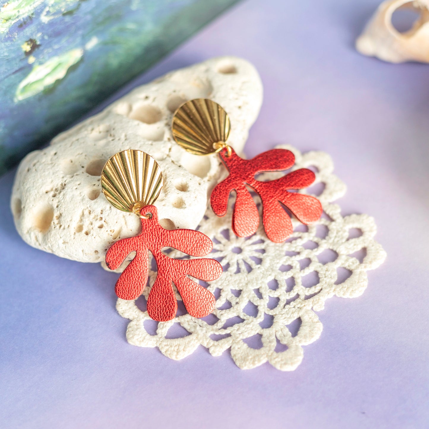 Boucles d'oreilles Corail - cuir rouge métallisé