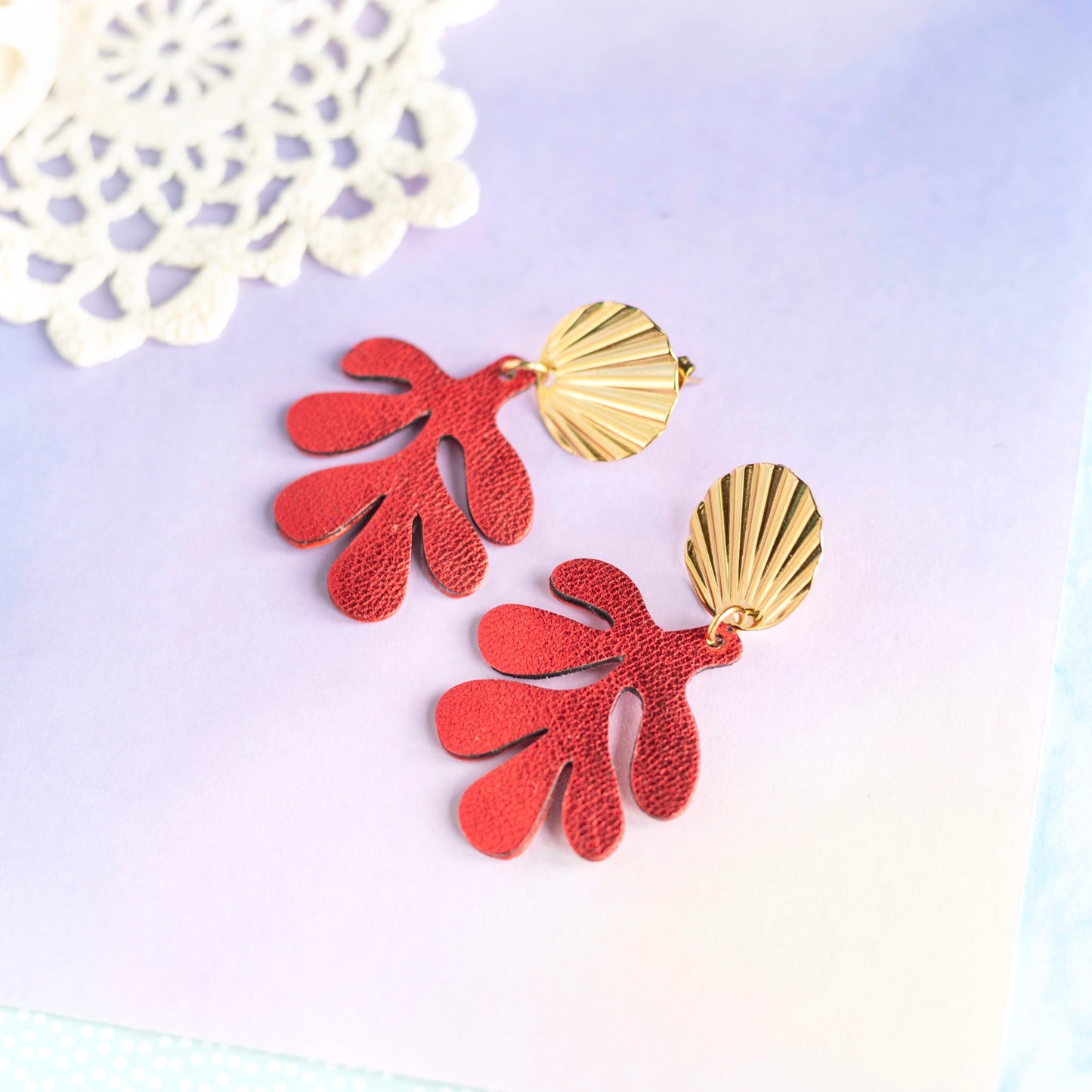 Boucles d'oreilles Corail - cuir rouge métallisé