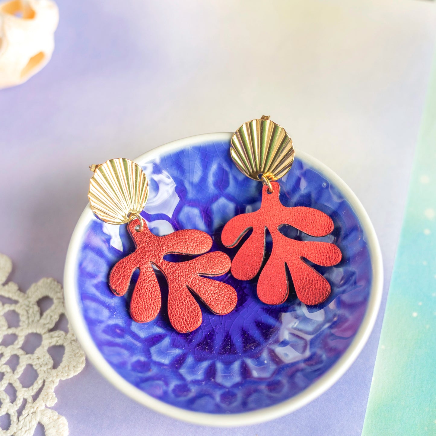 Boucles d'oreilles Corail - cuir rouge métallisé